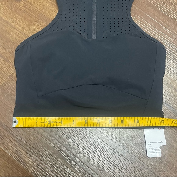 NWT Lululemon size 6 Unleash Strength Bra Medium Support Black Zip Up Perforated - Picture 10 of 16